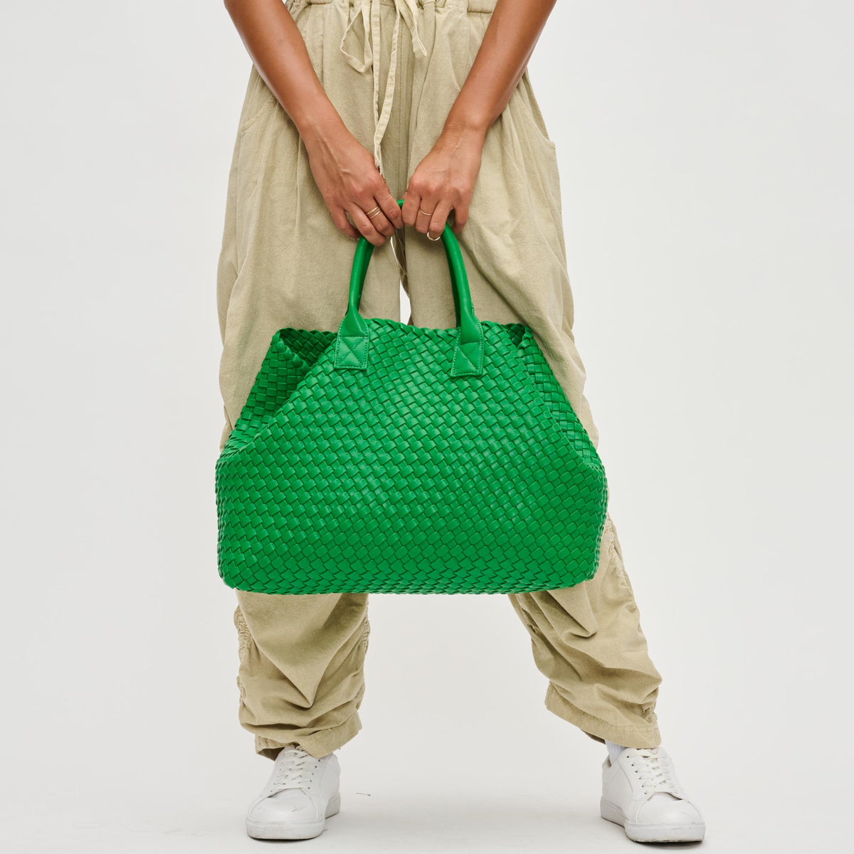 Woman wearing Green Urban Expressions Ithaca Tote 840611122568 View 1 | Green