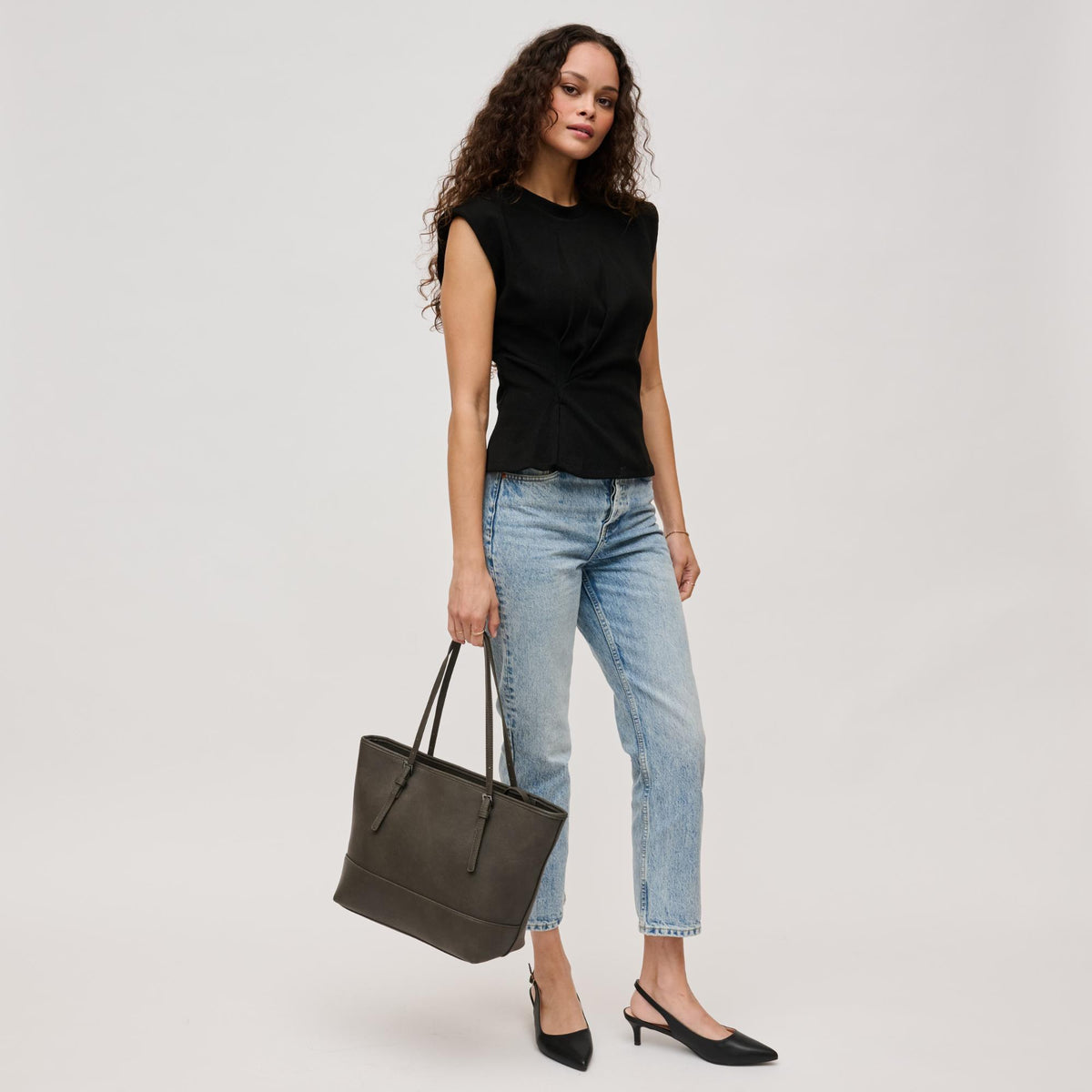 Woman wearing Grey Urban Expressions Bryleigh Tote 840611110138 View 3 | Grey