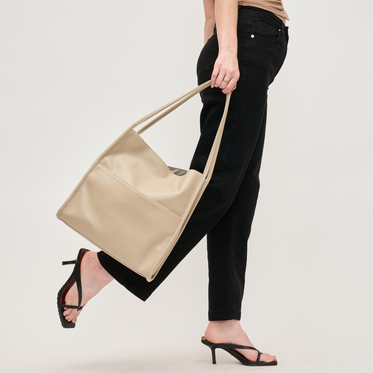 Woman wearing Natural Urban Expressions Hera Tote 840611145208 View 4 | Natural