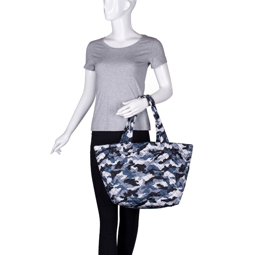 Product Image of Urban Expressions Breakaway Tote 840611175779 View 5 | Blue Camo