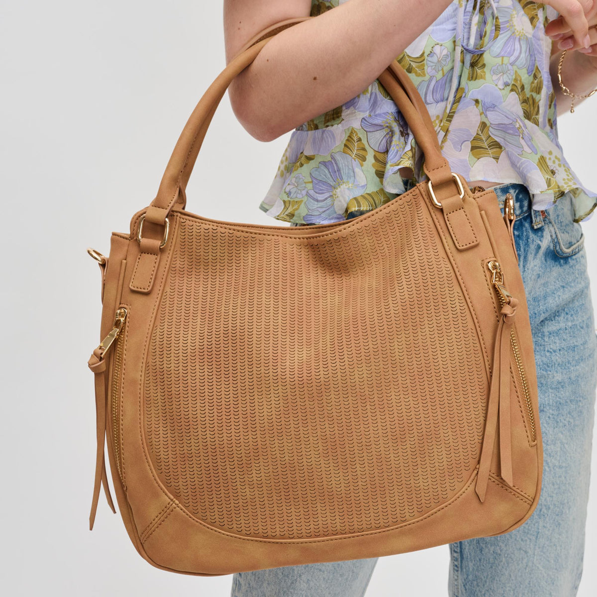 Woman wearing Tan Urban Expressions Fairton Crossbody 840611192578 View 1 | Tan