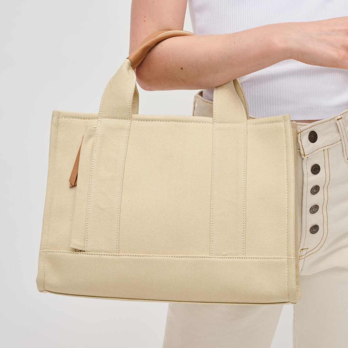 Woman wearing Ivory Urban Expressions Alana Satchel 840611121943 View 4 | Ivory