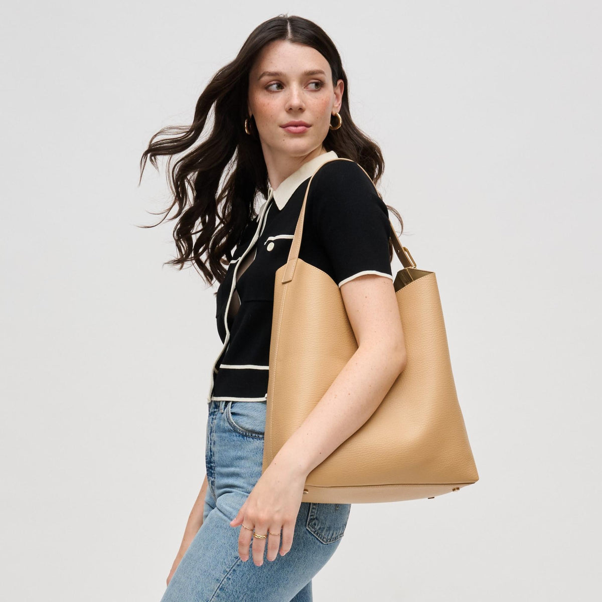 Woman wearing Natural Urban Expressions Zelda Hobo 840611139214 View 1 | Natural