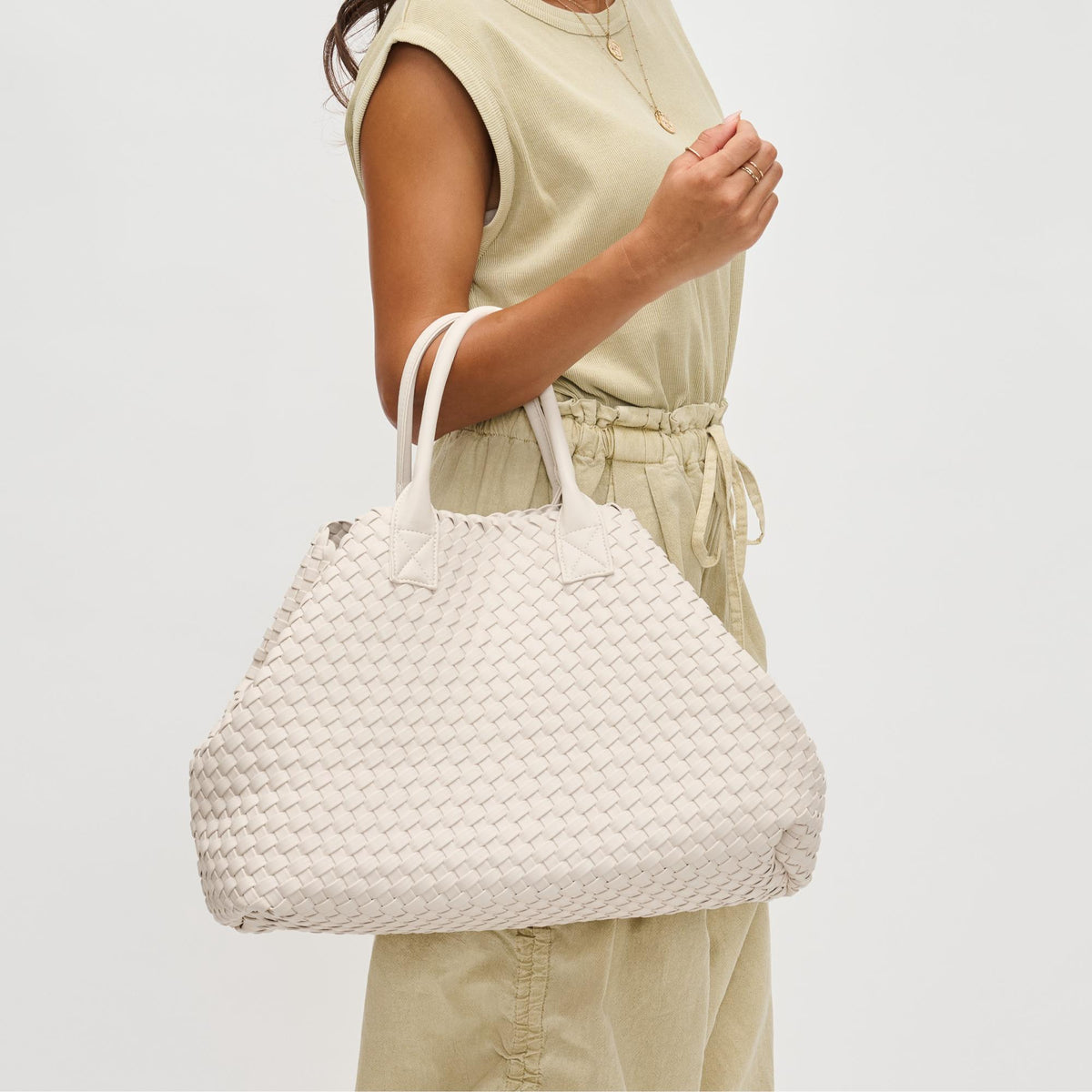 Woman wearing Oatmilk Urban Expressions Ithaca Tote 840611122537 View 4 | Oatmilk