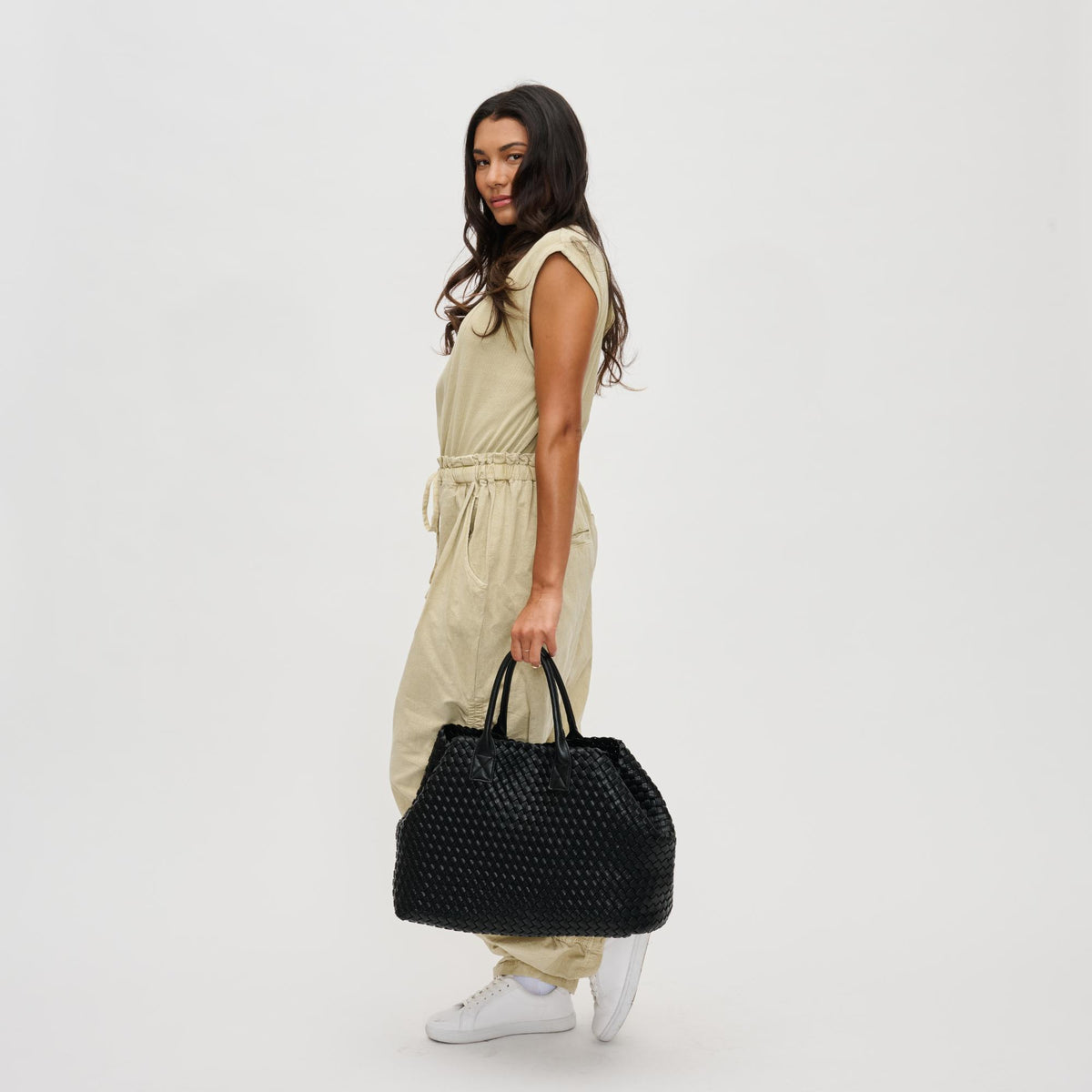 Woman wearing Black Urban Expressions Ithaca Tote 840611122520 View 4 | Black