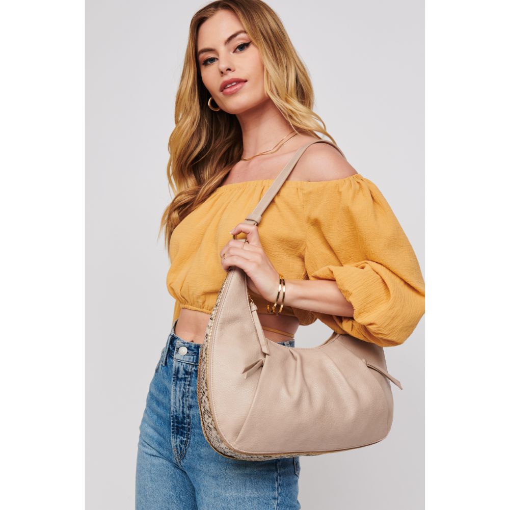 Woman wearing Natural Urban Expressions Leora Hobo 818209010221 View 1 | Natural