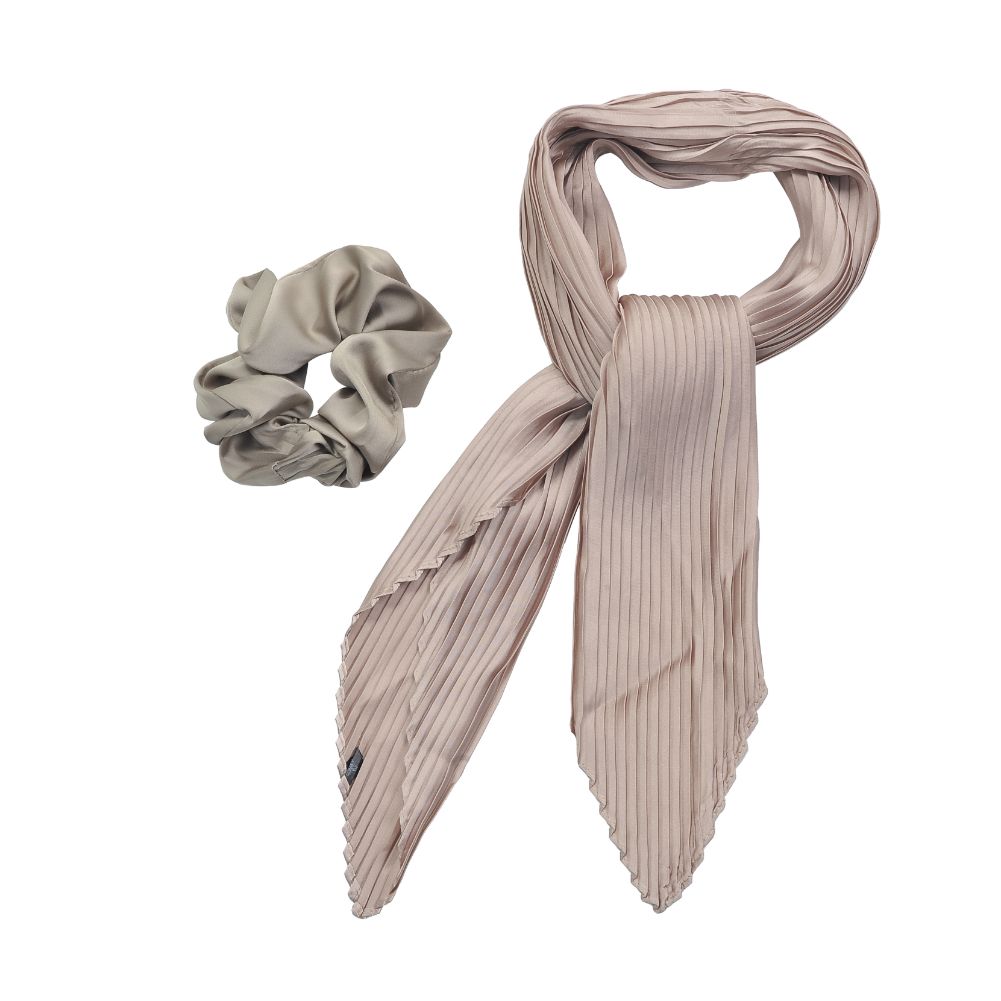 Product Image of Urban Expressions Scarf Scrunchie Scrunchie 818209014076 View 6 | Gold