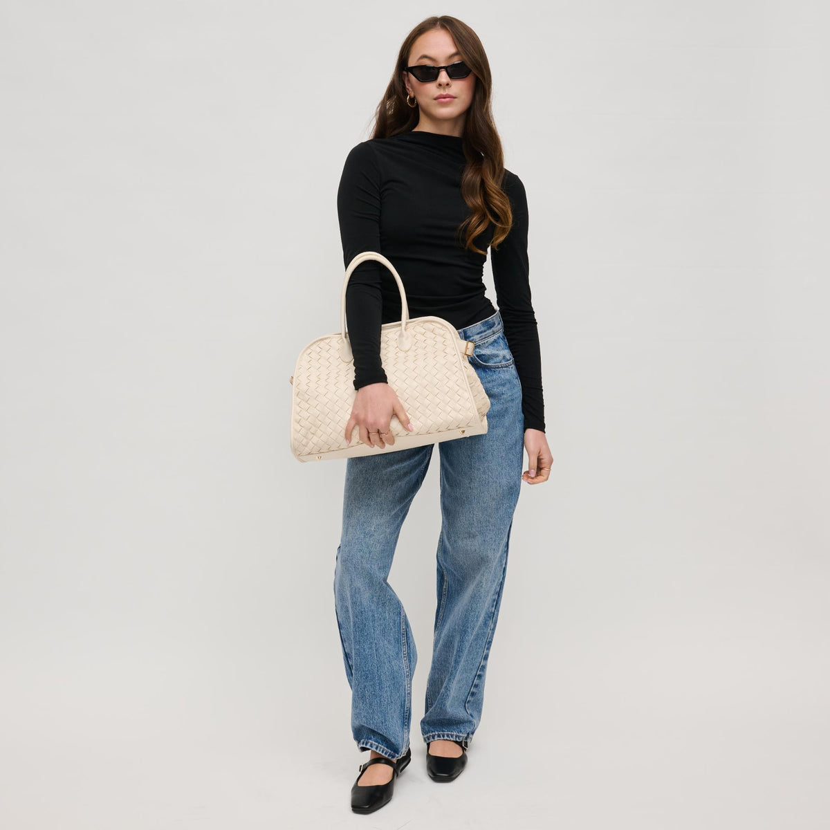 Woman wearing Ivory Urban Expressions Rhonda Tote 840611146144 View 3 | Ivory