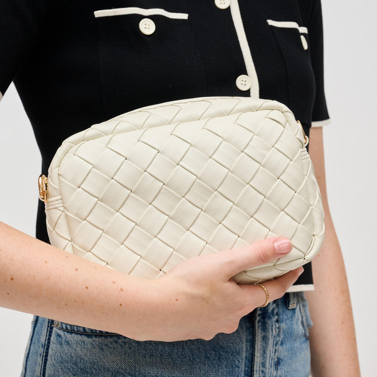 Woman wearing Oatmilk Urban Expressions Maddie Crossbody 840611133373 View 4 | Oatmilk