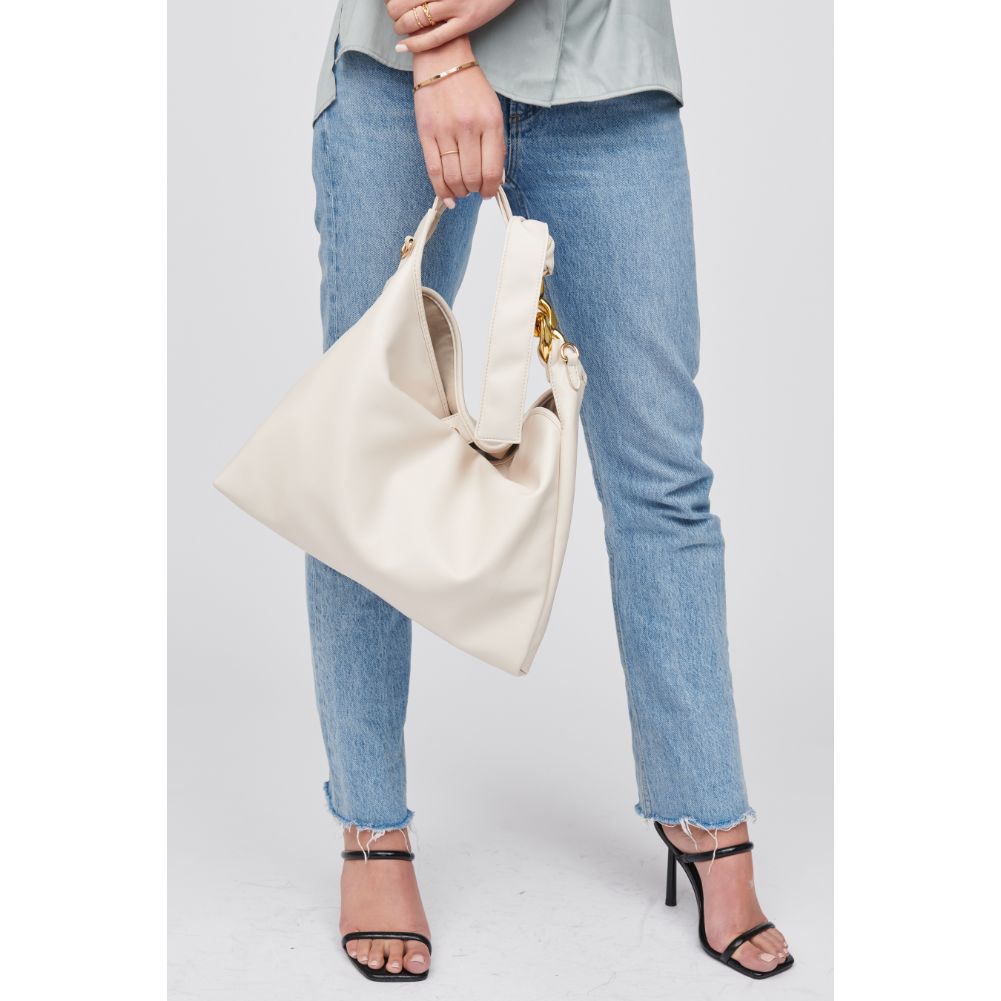 Woman wearing Oatmilk Urban Expressions Yvonne Hobo 818209019200 View 4 | Oatmilk